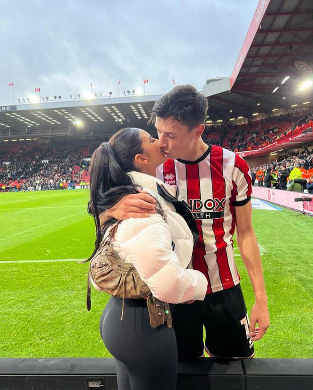 FOTO Zbog supruga je prešla na islam, a optužili su ju da zbog njene 'magije' on ne igra za BiH