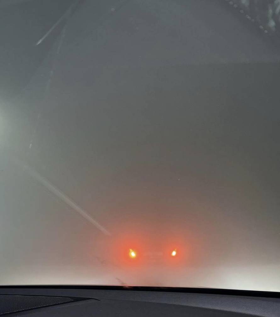 I dalje gori OPG kraj Vrbovca! 'Oprema se ledi, dim je strašan. Valjda ćemo do jutra uspjeti'