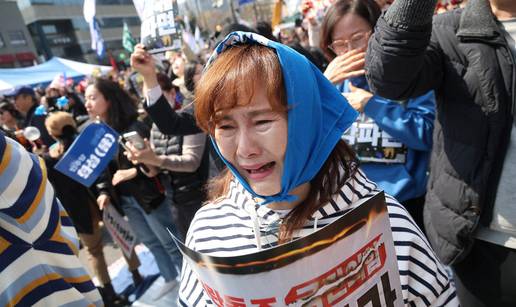 FOTO Kraj kaosa u Južnoj Koreji: Ustavni sud smijenio je Yoona, pogledajte slavlje na ulicama