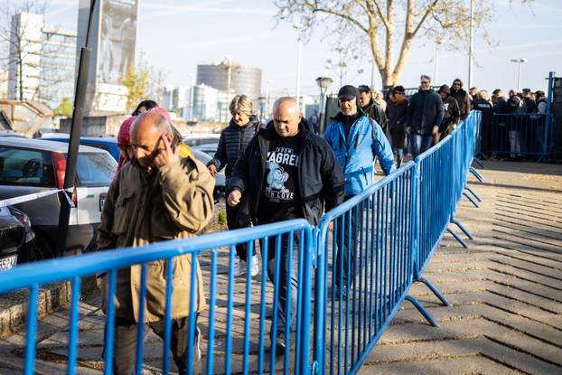 Zagrebačka policija organizirala je  javnu prodaju pronađenih predmeta kojima je istekao rok čuvanja