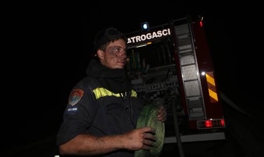 Kuhar velikog srca kuha topli obrok za sve hrabre vatrogasce