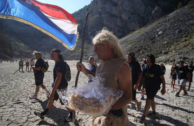 ARHIVA: Utakmica na dnu isušenog Modrog jezera koje danas doseže rekordan vodostaj