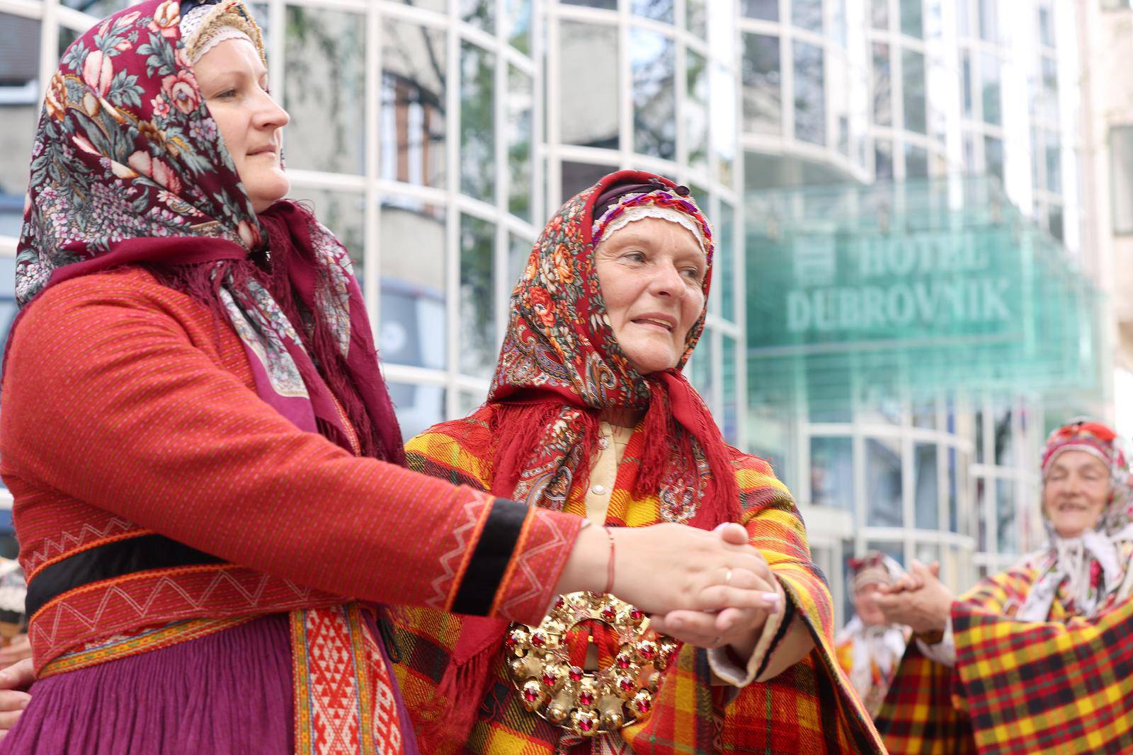 Zagreb: Folklorna šetnica u centru grada