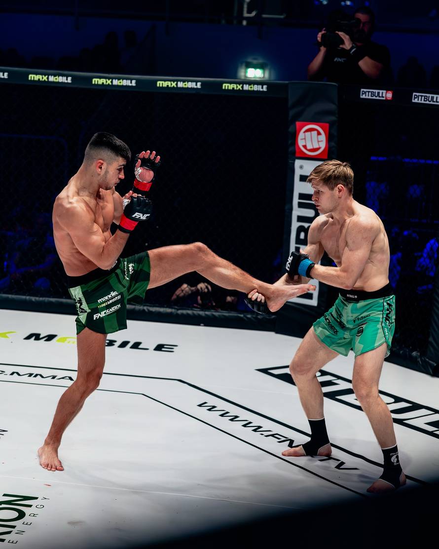 AK47 može s malim rukavicama! Vrhunska predstava Kedveša, a dosadni Gruzijac dobio Bažanta