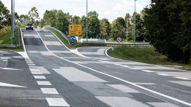 Cesta kod Županje još je jedna slavonska cesta na kojoj se zakrpe ne mogu prebrojati