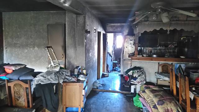 Grijalica zapalila kuću: Spasili su troje djece i troje odraslih