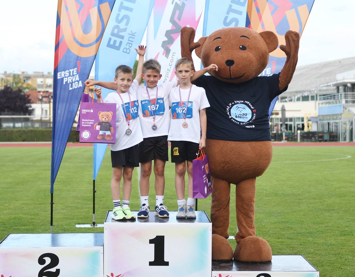 Odlično ozračje u Varaždinu, Jana Koščak dijelila medalje