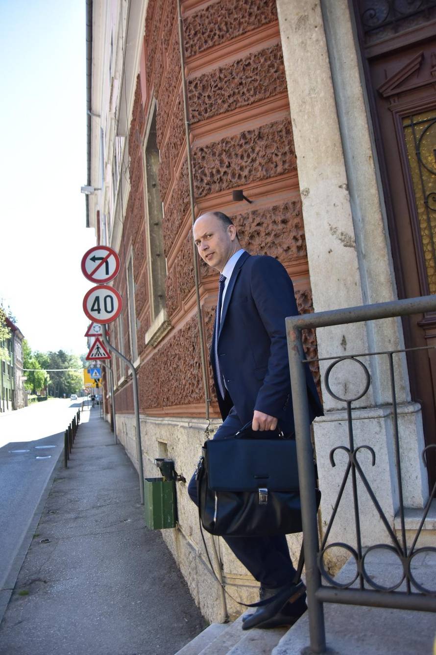 TrgovaÃ¨ki sud u Pazinu odluÃ¨io: Uljanik d.d. ide u steÃ¨aj