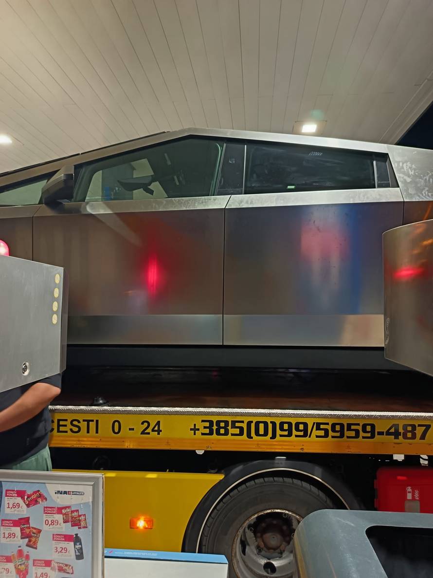 U Splitu snimljen auto koji ne smije voziti hrvatskim cestama: 'Ne smijem vam puno reći..