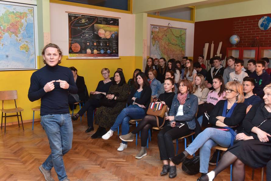 Profesor Đikić učenicima: Virus mogu pobijediti znanje i oprez