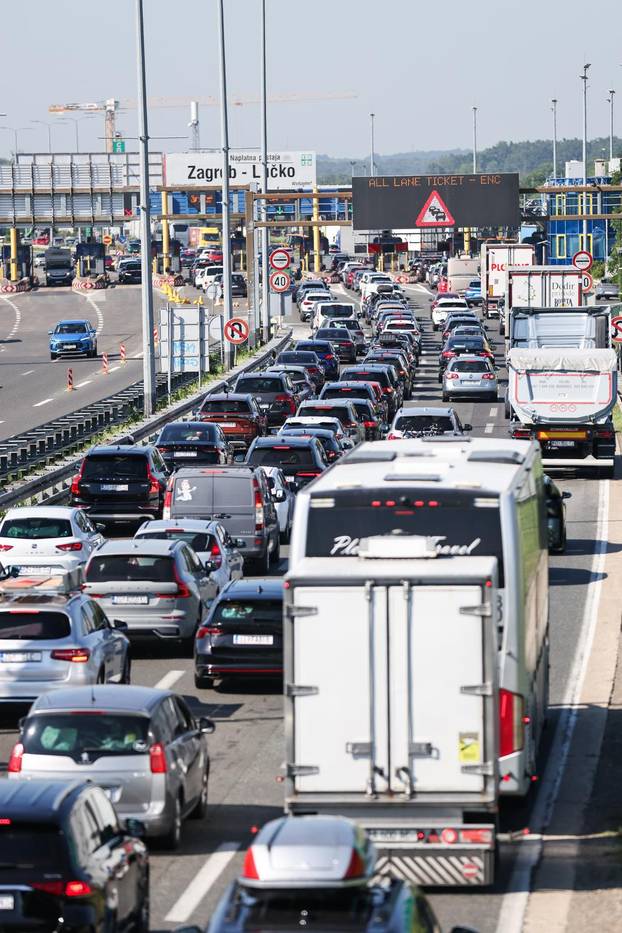Zagreb: Gužve prema Jadranu, kolone vozila protežu se kilometrima