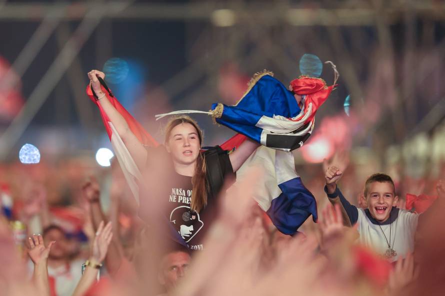 Obožavatelji na velikom koncertu Marka Perkovića Thompsona u Sinju