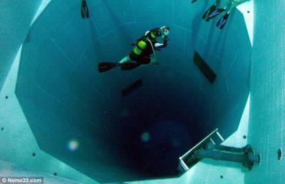 Bazen u Belgiji dubok je 34 m i napunjen s 2.5 mil. litara vode