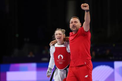 Lena je osvojila broncu, skočila u zagrljaj treneru i slomila se! Pratile su je i trofejne sestre...