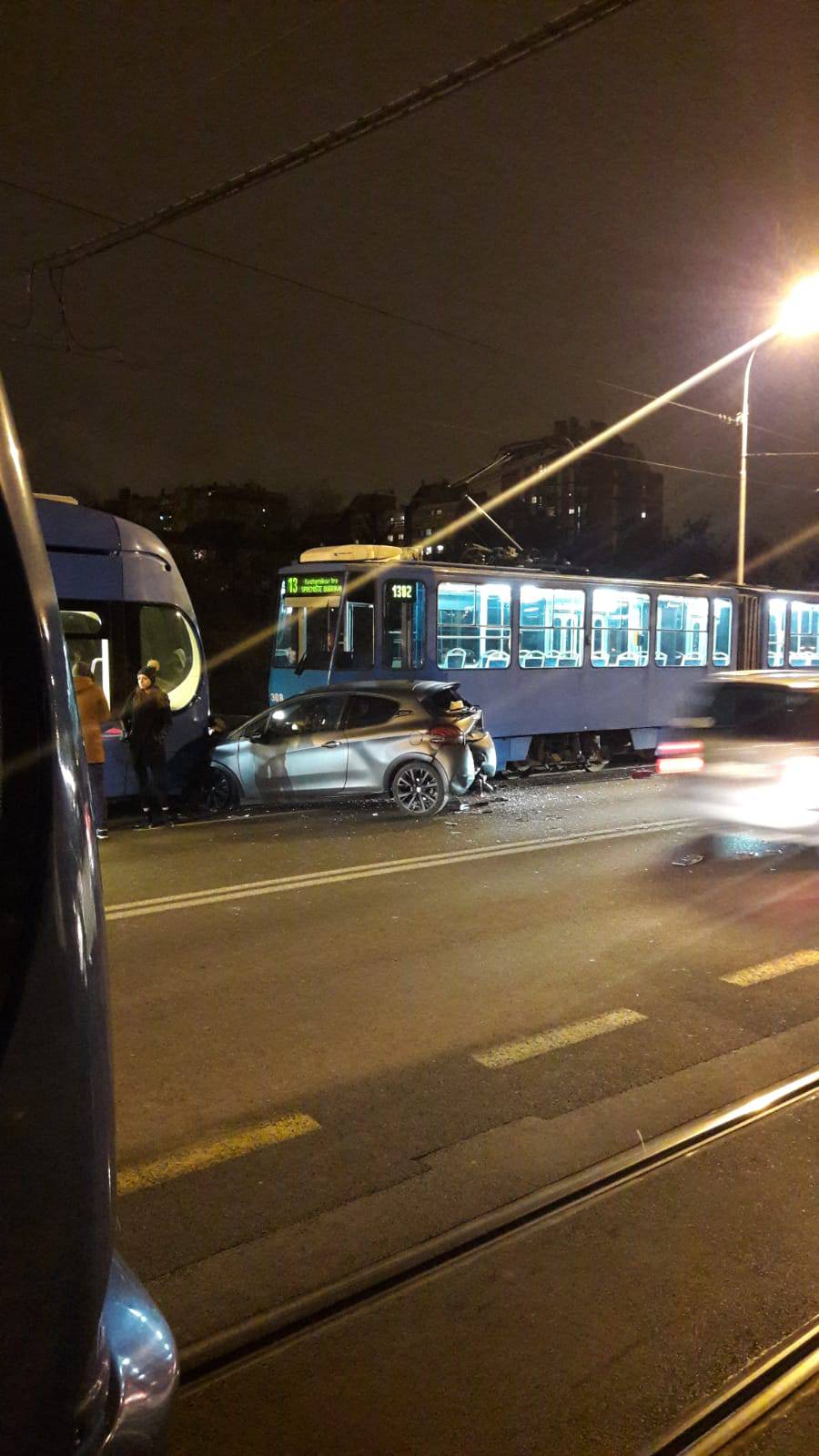 Sudarila se dva tramvaja i dva automobila, nema ozlijeđenih