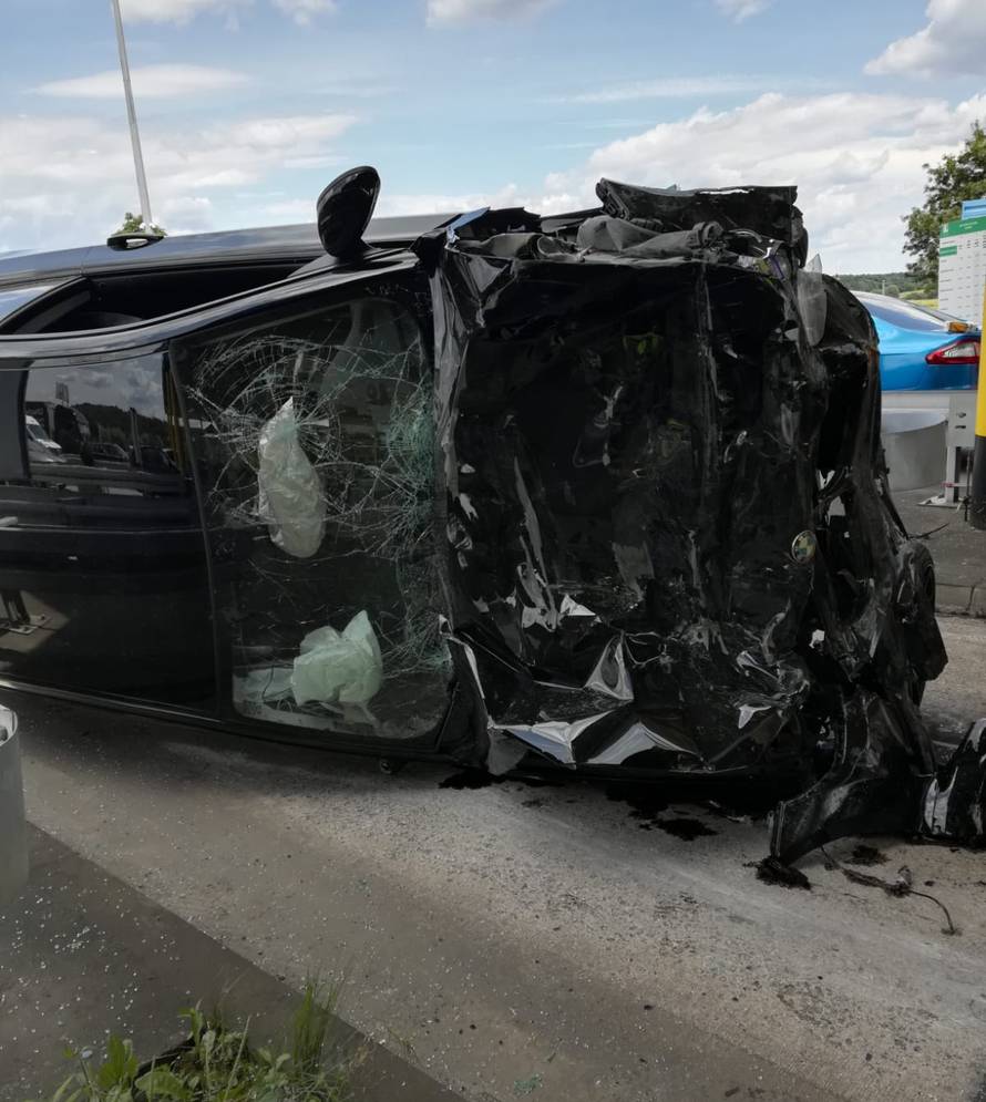 Kaos na kućicama: U nesreći smrskali auto, spašavali 4 ljudi
