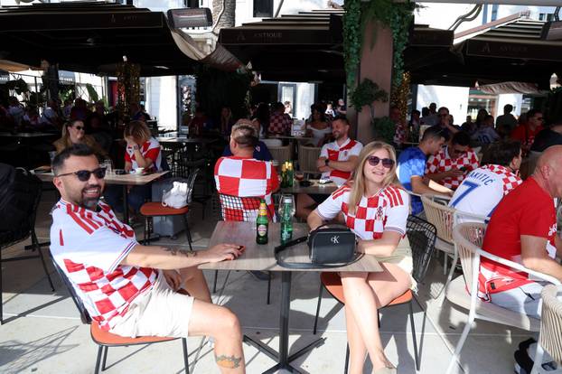 Split: Navijači hrvatske reprezetacije na Rivi