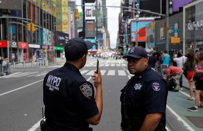 Njujorški policajci  sada imaju jednostavan izbor: Ili se cijepiti ili nositi masku na dužnosti...