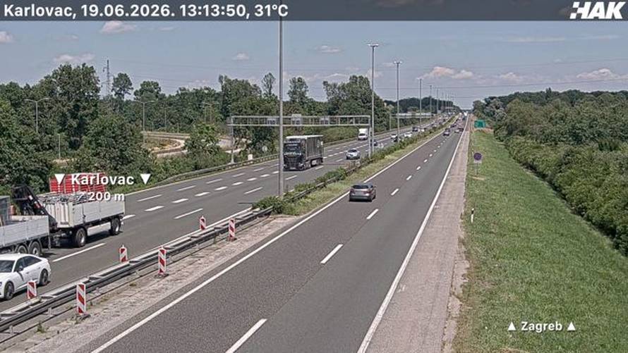 FOTO Skratili petak i požurili na produženi vikend: Ogromna gužva kod Lučkog prema moru