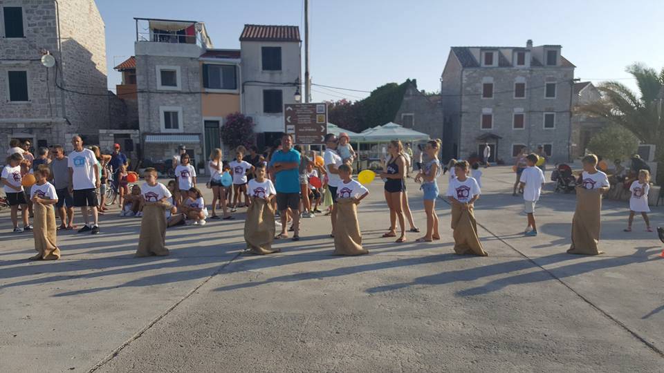 Čuvarice otoka: Organiziraju regatu, olimpijadu, izložbe...