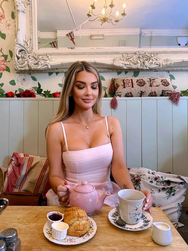 FOTO Iza seksi figure krije se prava feministkinja koja ne šuti