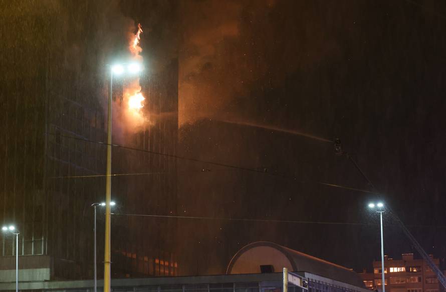 Zagreb: Pozar u Vjesnikovom neboderu