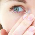 Crvene mrlje u oku: Zašto nam se pojavljuju i koliko su opasne