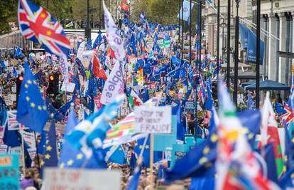 EU se ne može dogovoriti na koliko dugo odgoditi Brexit