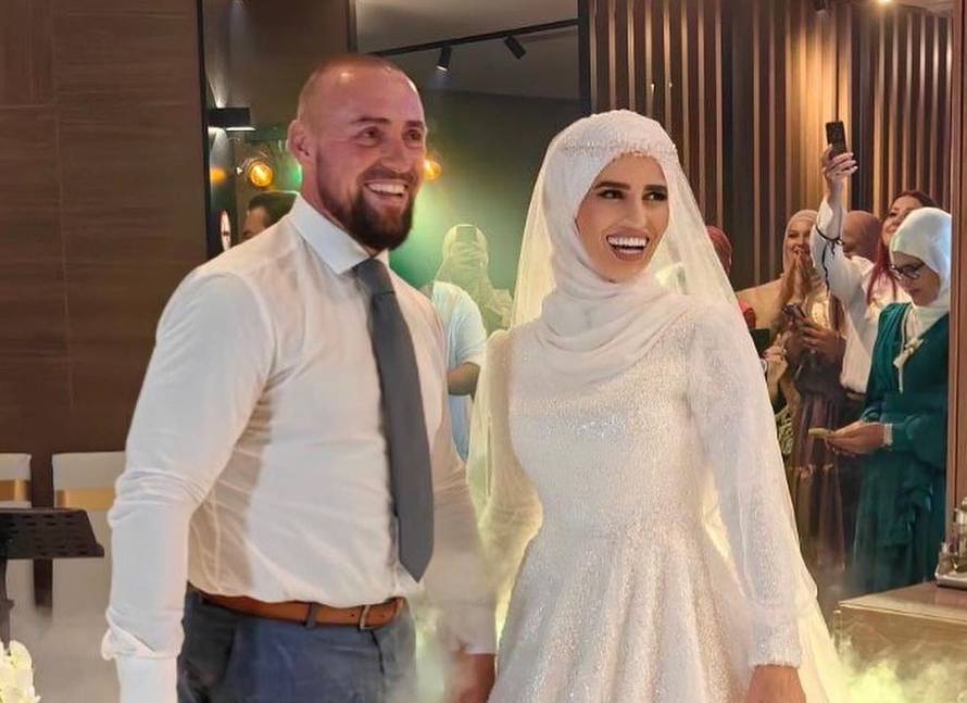 Udala se godinu i pol nakon smrti muža. U BiH je vrijeđali. 'Sama sam ga nosila 16 godina'