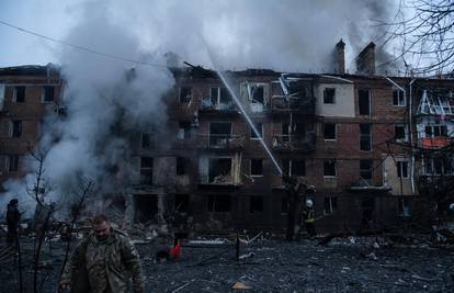 Kijev zbraja štetu nakon ruskih raketnih napada, šestero mrtvih
