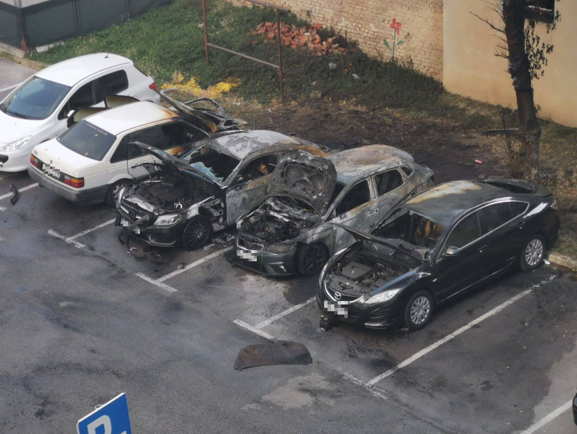 Buktinja na Maksimiru, gorjela četiri auta: 'Šteta je ogromna'