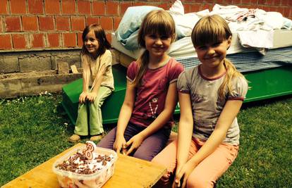 Tužni osmi rođendan blizanke slavile daleko od svog doma