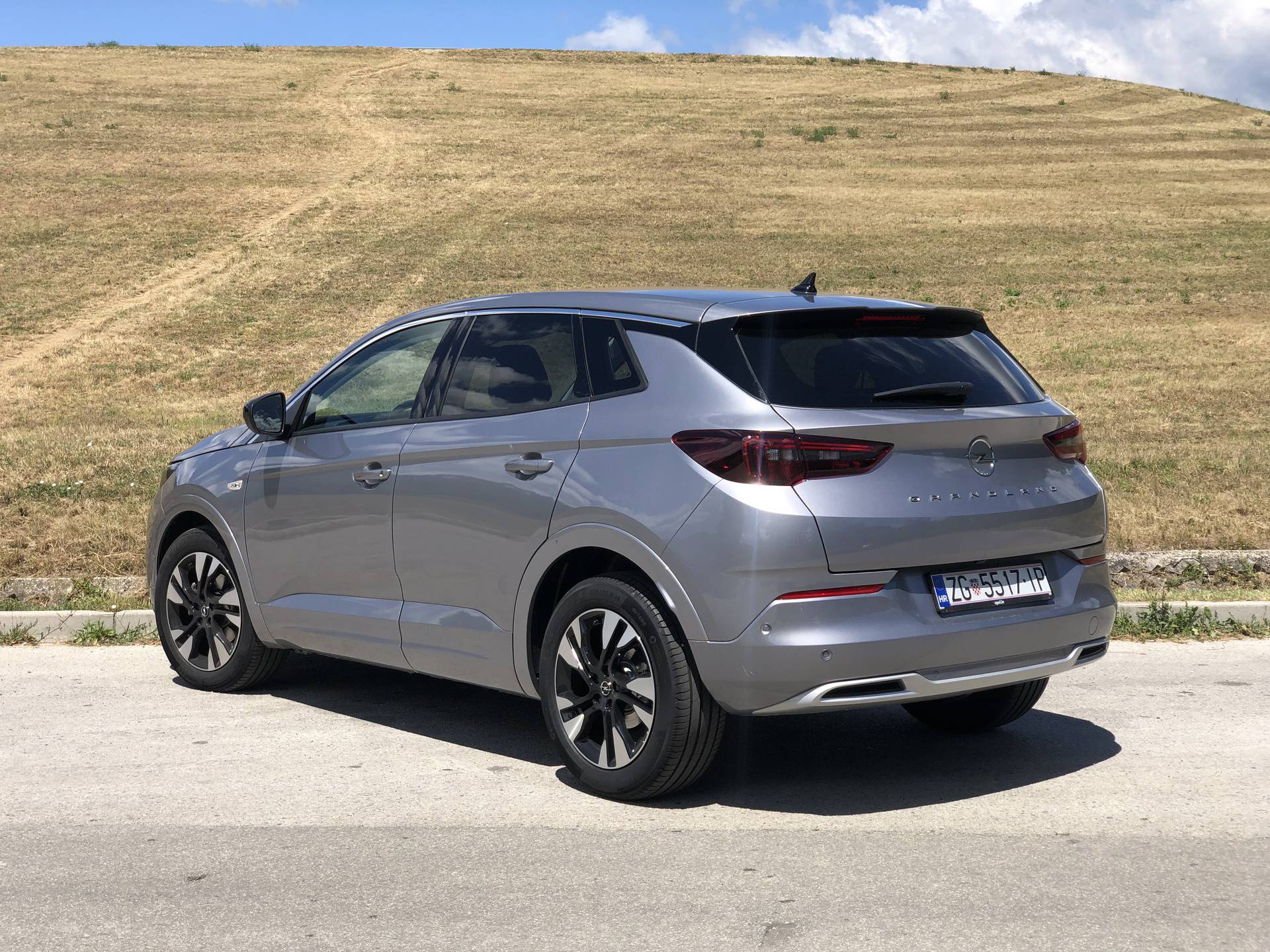 Redizajnirani Opel Grandland je moderniji i napredniji, ali je i zadržao svoj praktični karakter