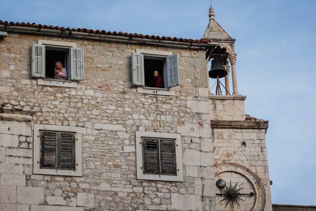Split: Građani se okupili u spomen na Halida Bešlića na gradskoj Pjaci