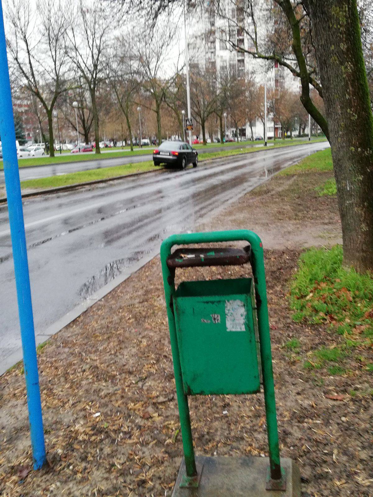 Zbog kiše kaos na cesti: Sudar dva auta, čovjek lakše ozlijeđen