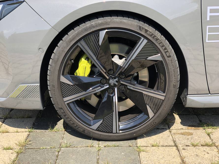 Testirali smo najsnažniji i najbrži Peugeot u povijesti, nije takav kakvim se na prvu čini