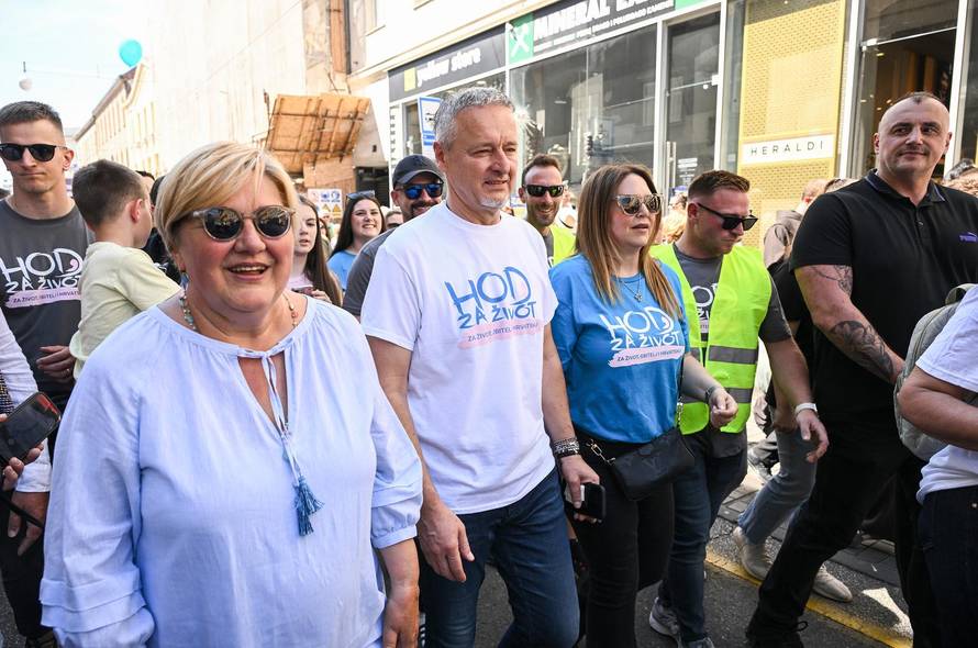 Zagreb: Marko Perković Thompson i supruga Sandra sudjelovali u Hodu za život