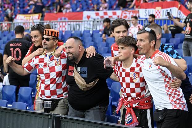 Rotterdam: Navijači na stadionu uoči početka utakmice  Hrvatske i Španjolske u finalu Lige nacija