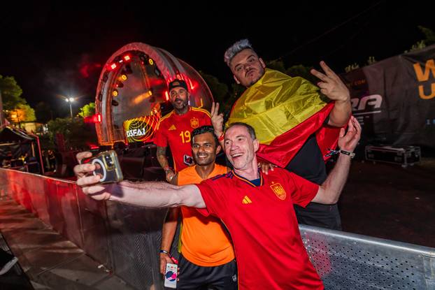 Split: Druga večer Ultra Europe Festivala, slavlje Spanjolskih navijaca nakon pobjede na Euru.