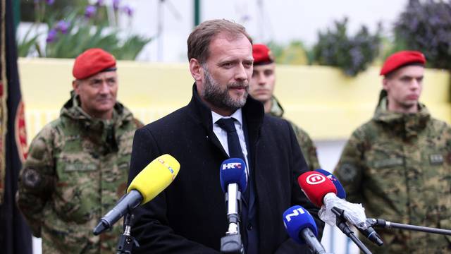 Predsjednik Milanović i ministar Banožić u Kninu na dodjeli crvenih beretki