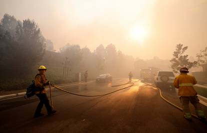 Vatrena stihija u Kaliforniji: Evakuirali više od 60.000 ljudi