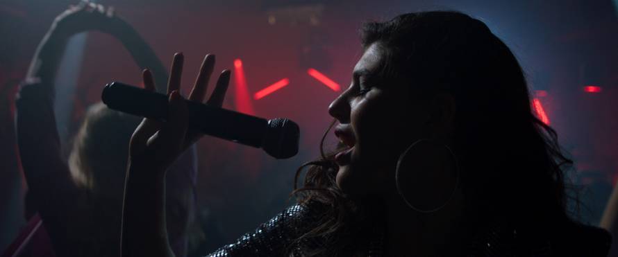 Slatka Simona ima novu pjesmu 'Žena iz sna': Pogledajte spot!