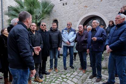 FOTO Otkriven spomenik Vinku Coci u njegovom rodnom Trogiru