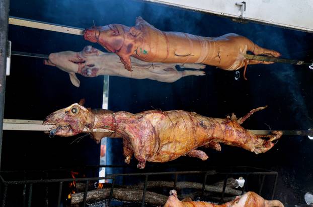 Sinj: Okupljanje ljudi u Sinju uoči 310. Sinjske alke