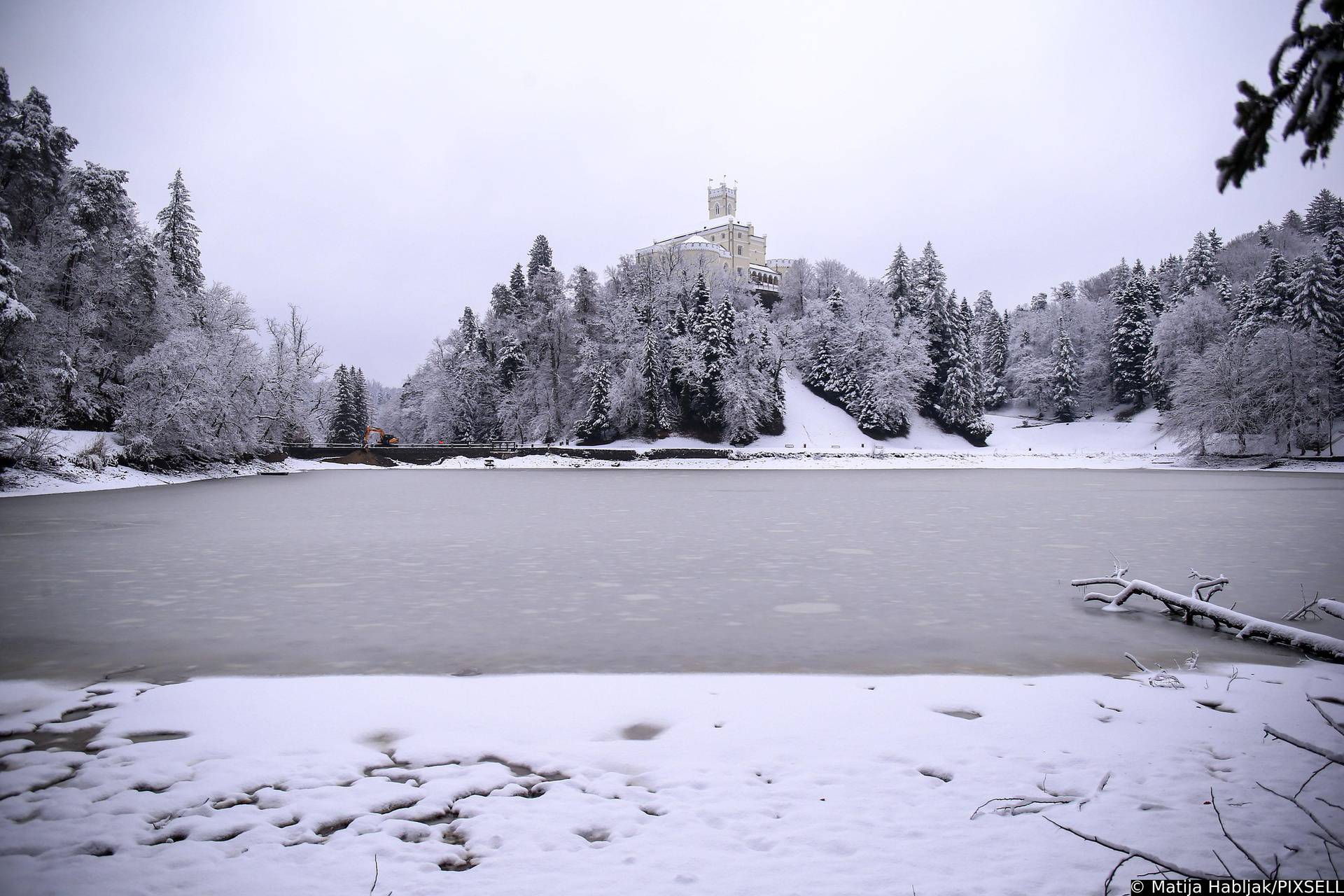 Dvorac Trakošćan izgleda kao dio predivne zimske bajke