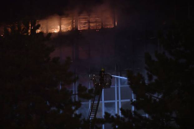 Zagreb: Pozar u Vjesnikovom neboderu