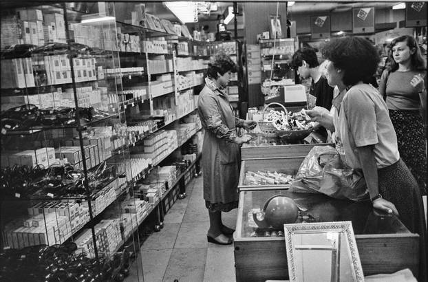 Zagreb: Kupovina u robnoj kući Nama na Kvaternikovom trgu u srpnju 1979. godine