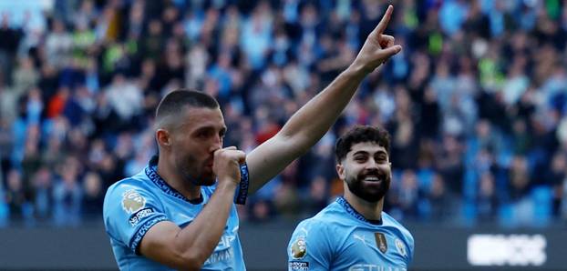 Premier League - Manchester City v Fulham