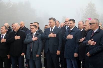 FOTO U Sisku su svečano otvorili novu cestu: Stigli Plenković, Bačić, Butković, svećenik...