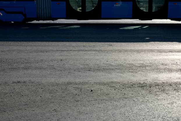 Zagreb: Oštećenja na kolniku nakon prolaska oklopnih vozila tijekom vojnog mimohoda